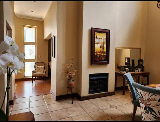 5 BEDROOM HOUSE FOR SALE IN MORELETAPARK